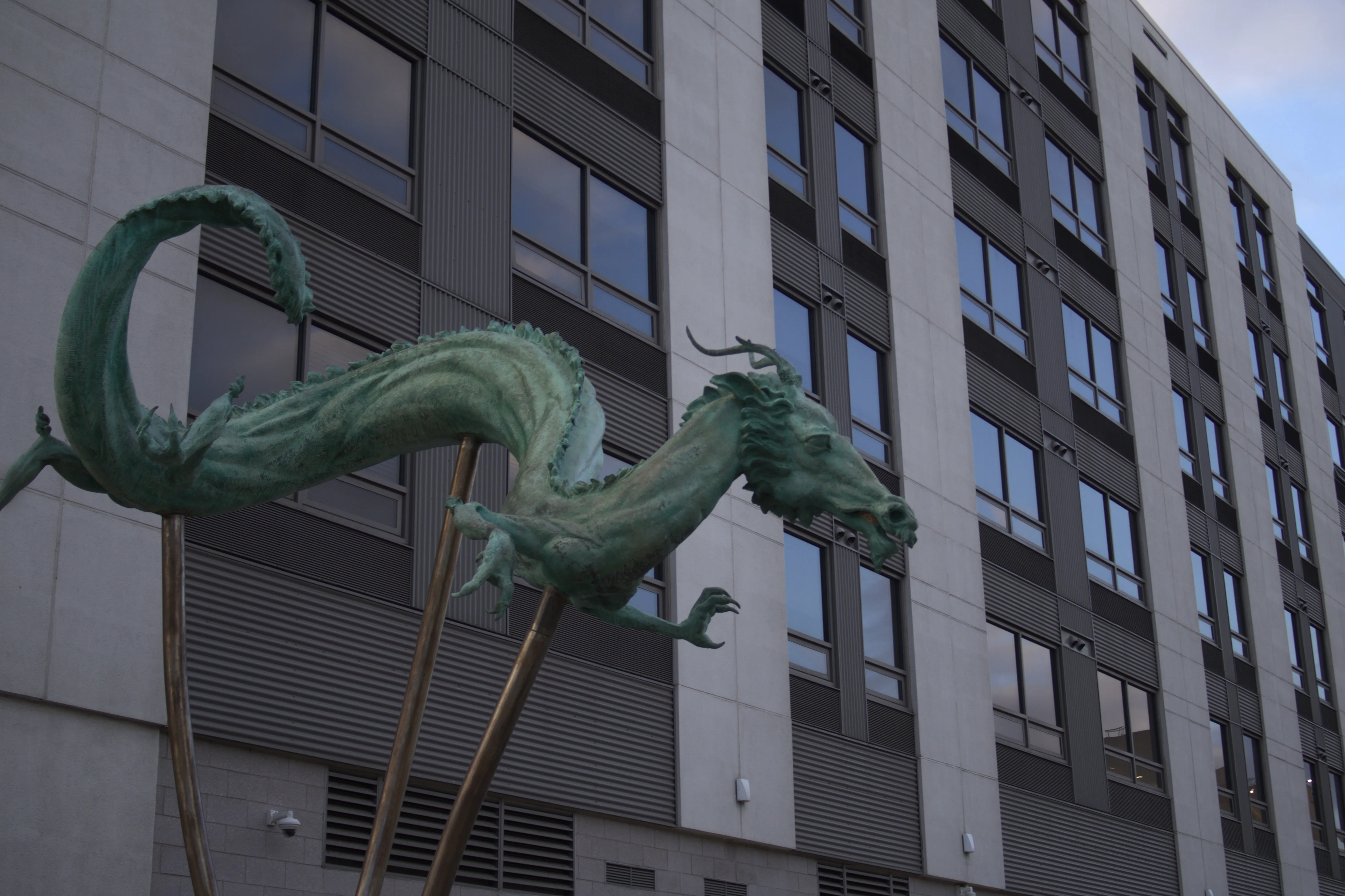 photo green dragon statue